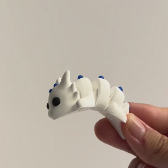 Dragon Fidget shown moving in a hand.